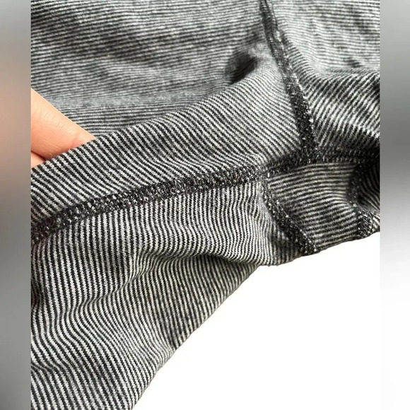 Lululemon capris - Picture 4 of 6